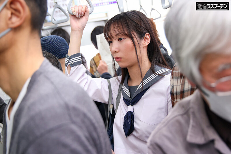 満員電車で羽交いじめにされセーラー服の下から見えた乳首を強●開発される美乳女子〇生 澪川はるか - サンプル画像 - 3