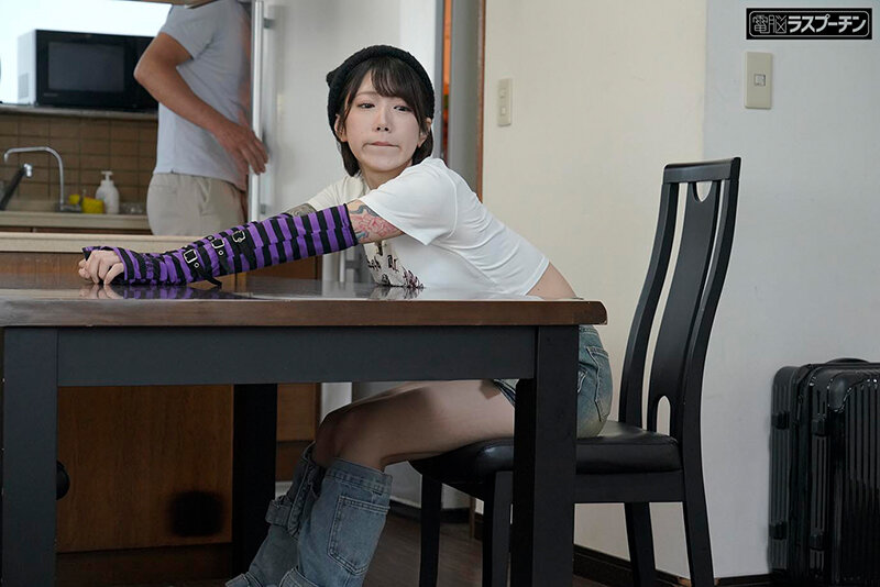 久しぶりに会った姪っ子がタトゥーだらけになってどこぞのバンドマンに種付け妊娠させられていたのでお仕置きSEXで中出ししまくった3日間 柊ゆうき - サンプル画像 - 2