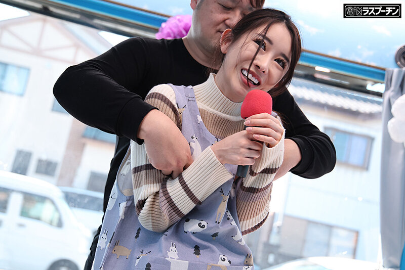 優しくて可愛い保母さん限定！マジックミラー号乳首カラオケ 乳首いじられながら1曲歌いきったら賞金ゲット！感じちゃったらHな罰ゲーム！ - サンプル画像 - 10