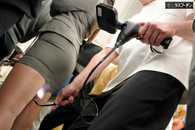 完全着衣内アングル！先端が自在に動くファイバースコープで敏感な乳首を責められ恥ずかしがりながらも感じてしまうちっぱい美女 川上しずく 雨村梨花 雨宮あや花 - サンプル画像 - 9