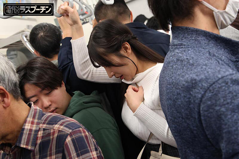 満員電車で吊り革にぶら下げられ両乳首同時開発のすえ無念の発情してしまった巨乳美女6 広瀬美結 - サンプル画像 - 3
