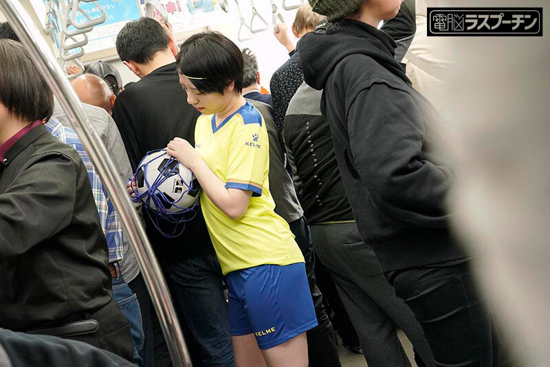 満員電車で見つけたボーイッシュサッカー女子のクリトリスを長時間いじりで肥大化開発 新田好実 - サンプル画像 - 14