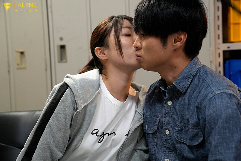 バイト先コンビニの大好きなスレンダーポニテ彼女が最低なゲス店長に寝取られ言いなり肉オナホに快楽堕ちさせられていた。 吉沢梨亜 - サンプル画像 - 3