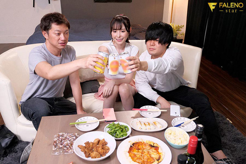 宅飲み逆NTR 親友のカノジョが即勃起するボクを弄び何度も杭打ち騎乗位で連続射精。 橋本ありな - サンプル画像 - 1