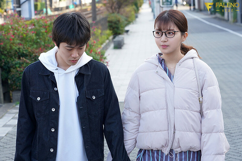 付き合ってからHもせずに大切にしてきた彼女は、イケメン友達の誘いにあっさりなびくビッチな浮気女でした。夏木りん - サンプル画像 - 1