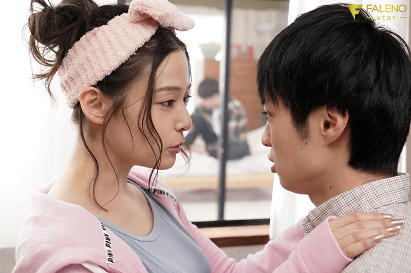 向かい部屋のむっつりスケベな絶倫OLに窓越し挑発され馬乗り騎乗位で童貞を奪われたボク 吉高寧々 - サンプル画像 - 6