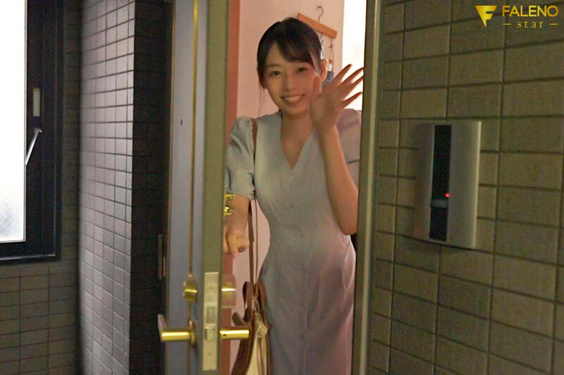 デビュー1周年記念！いきなりお宅に突撃！台本・演出無しのアドリブSEX！M男クンのエッチなお願い叶えますスッペシャル！ 時田亜美 - サンプル画像 - 1