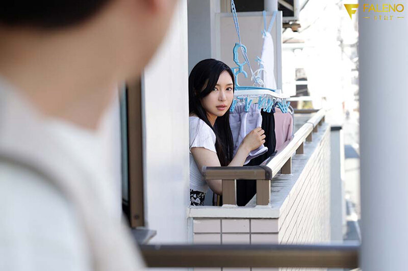 「私のせいでゴメンナサイ…」無意識誘惑でフル勃起するボクに責任を感じて謝りご奉仕してくる隣人妻 小野夕子 - サンプル画像 - 1