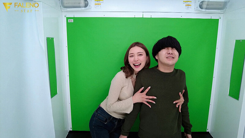 「お外で勃起して恥ずかしくないの？」彼女持ちのM男クンを寸止め焦らしデートの限界ギリギリで即ホテルに連れ込み何度も射精させる痴女上司 藤井蘭々 - サンプル画像 - 1