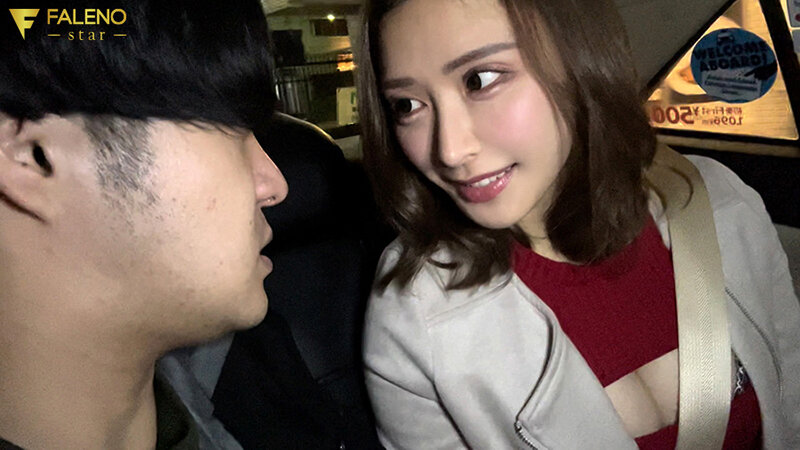 「お外で勃起して恥ずかしくないの？」彼女持ちのM男クンを寸止め焦らしデートの限界ギリギリで即ホテルに連れ込み何度も射精させる痴女上司 藤井蘭々 - サンプル画像 - 2