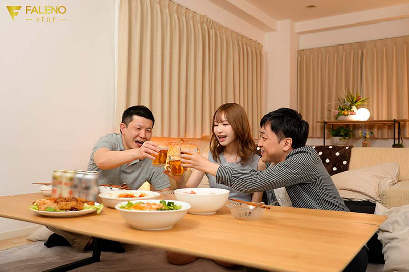宅飲み逆NTR 親友のカノジョが即勃起するボクを弄び何度も杭打ち騎乗位で連続射精。 天使もえ - サンプル画像 - 1