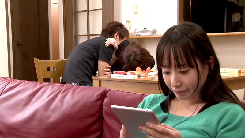 バレないように彼女の親友とこっそりヤル！ 7 - サンプル画像 - 11