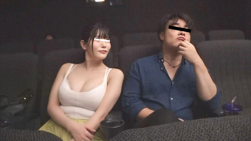 すいてる映画館で隣に豊満美女が忍び寄り爆乳で誘惑、上映中バレないようにボクのチ〇ポをいじくり倒してくる！「シぃ～…静かにしてください。他のお客さんに迷惑ですよ」爆乳痴女のサイレントSEXザーメン搾取！ ＃03 みきちゃん - サンプル画像 - 3