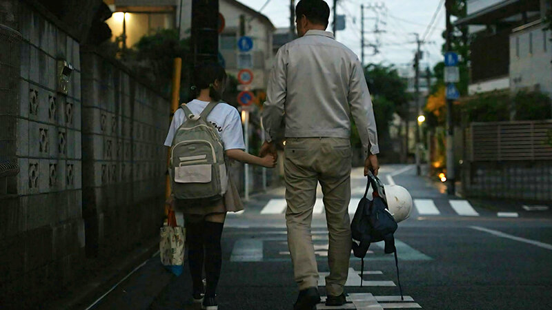 ある日、身寄りのない子を俺の家で預かることになった。娘のように接していたが献身的に身体を差し出してきたので…日向由奈 - サンプル画像 - 5
