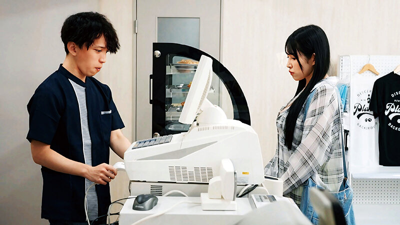 コンビニのバックヤードでセックスをするのが好きな彼女は不倫をしていた。二羽紗愛 - サンプル画像 - 3