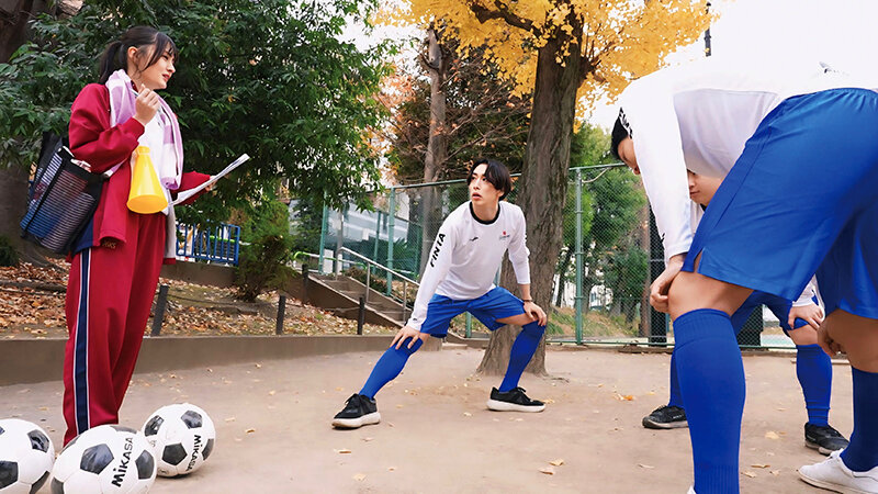 サッカー部の女子マネージャーは憧れの先輩のレギュラー獲得のために顧問教師の性処理をしています 幸村泉希 - サンプル画像 - 3