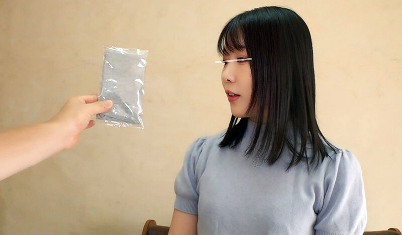 パンツが染みたら即アウト！某下着メーカーのモニターとして参加した女性たちがM字になって執拗な攻めに耐え抜けば報酬GET！！！果たして何人が耐えられるのか！？ - サンプル画像 - 3