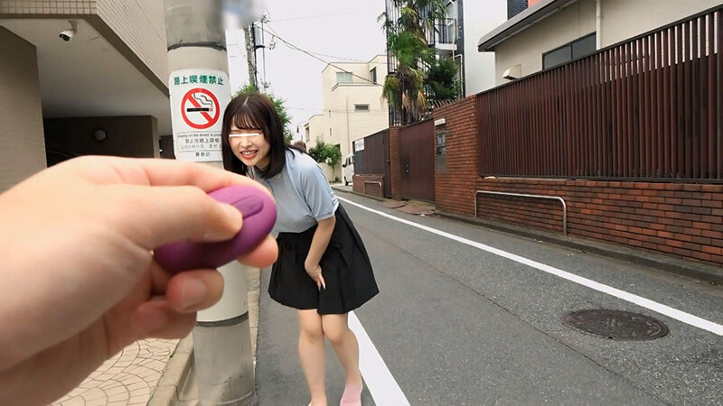 性に興味津々の素人娘たちにリモコンバイブを装着させてお散歩開始？大通り沿い、住宅街で執拗にイタズラして体が火照りきったところを美味しく頂いちゃいます♪ - サンプル画像 - 9