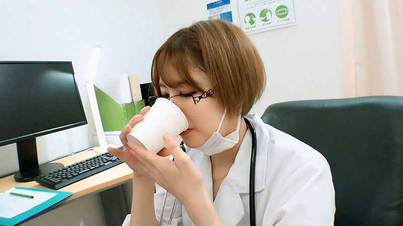 「これも検査なんですか！？」「はい！立派な検査です！」真面目な顔して敬語で診察～飲尿～中出し・精飲でしつこいくらいに捕精（ほせい）検査してくる泌尿器科の極淫痴女医＃04 豊岡医師 - サンプル画像 - 7