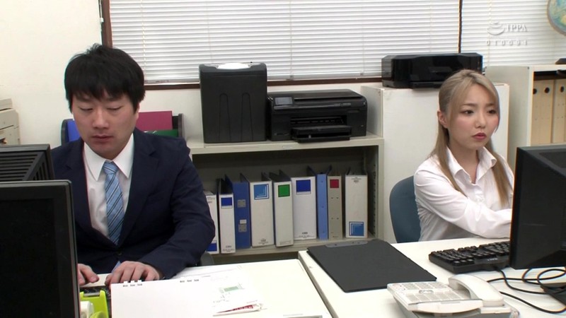 社内結婚をする女子社員はド変態女 社内結婚をする女子社員が婚約者に内緒で相談に乗って欲しいというので聞いてやると…実はあなたのことが好きだったと告られた！？ - サンプル画像 - 1