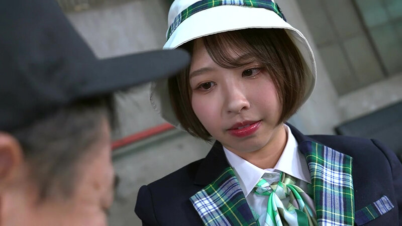 痴〇蟻地獄 伝染⇒増殖する集団獣欲！絶対に逃げられない男たちのテリトリーで汗臭い労働者たちに‘生チ〇ポ慰み’される勤務中女～ヤ〇ルトレディC子編～ - サンプル画像 - 1