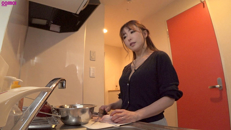 素人妻が一般大学生の自宅にコンドーム1つ渡され一泊 一度のゴム姦では満足できず宿泊中2度もガチ中出しを許してしまう 騎乗位がお好きな四十路Hカップ妻 ななおさん42歳 - サンプル画像 - 3