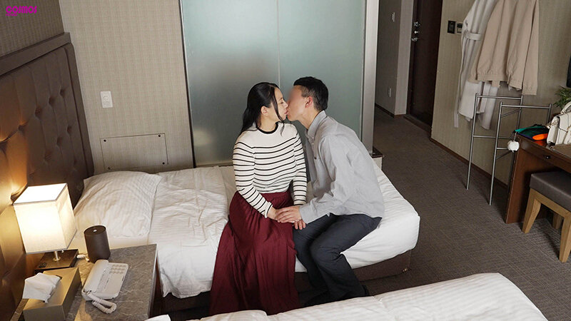 結婚して20年、平凡な生活を送る主婦。最近、年齢を重ねるごとに心が冷めていくのを感じる…もう一度だけ10代の頃のようにキスしただけでドキドキする燃えるようなSEXがしたい。一日限定彼氏と最初で最後の不貞中出しSEX まこさん（42歳） 台東区在住 子供:息子（18歳） - サンプル画像 - 2