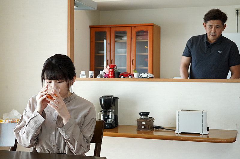爆乳の僕の彼女がデカチンの父親に寝取られるなんて夢にも思わなかった 凪沙ゆきの - サンプル画像 - 2