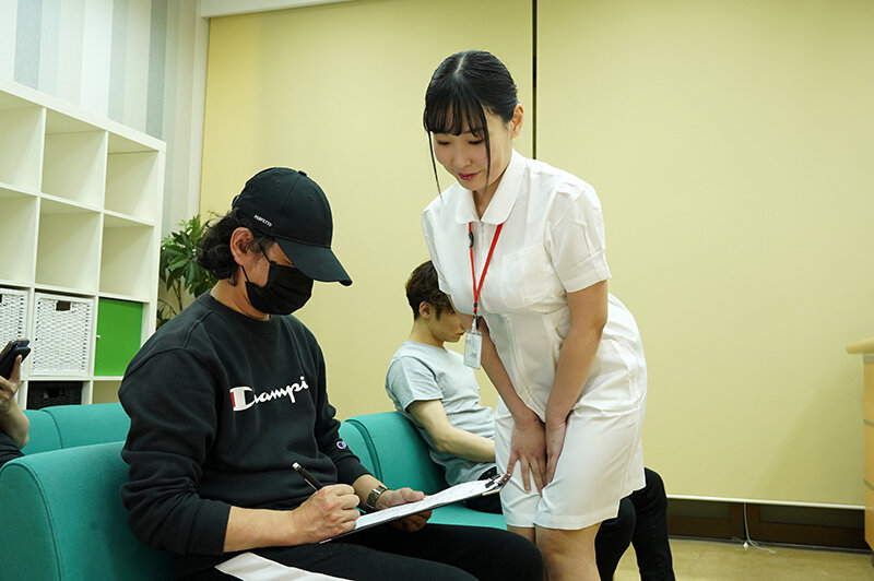 爆乳の変態痴女ナースが大人しそうな患者を狙って夜な夜な徘徊ザーメン搾り取り 真仲涼音 - サンプル画像 - 3