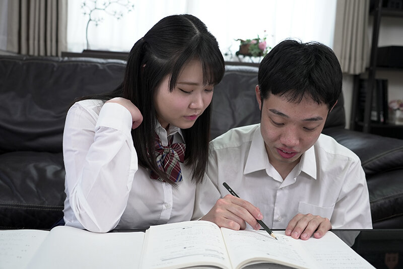 むっちり爆乳ボディの幼馴染を好き放題に弄ぶ僕の父親を見てしまった… 笹原うらら - サンプル画像 - 3