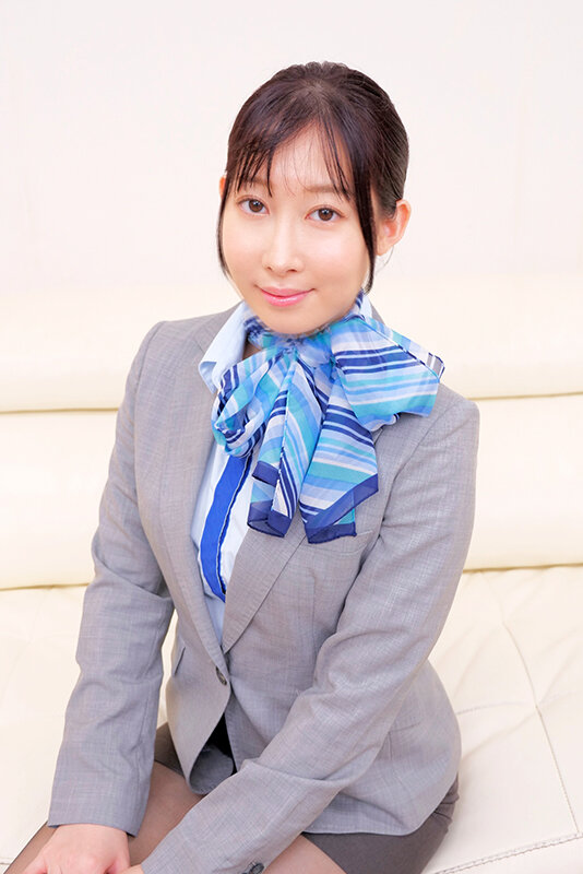 航空会社勤務の現職キャビンアテンダントさん女性経験無しのシャイな童貞の悩みを解決してもらえませんか？フル勃起した童貞チ○ポにフライト帰りでムラムラしてるCAさんが赤面発情！？ - サンプル画像 - 1