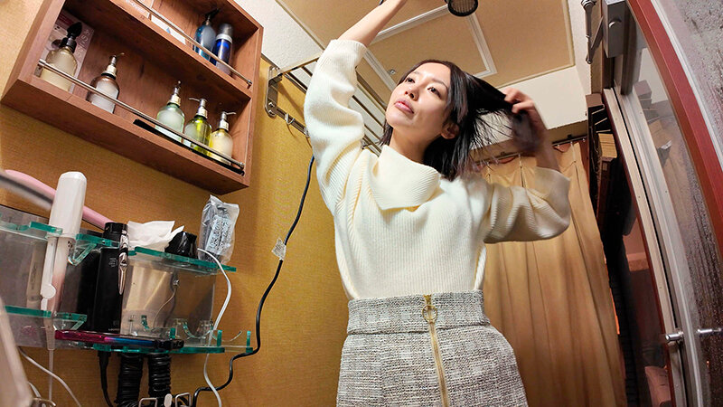 昔3-4回肉体関係を持った同僚の美咲かんなに3年ぶりに誘われて…1日限定の火遊び不倫デートで何度もゴックンと中出しをした - サンプル画像 - 19