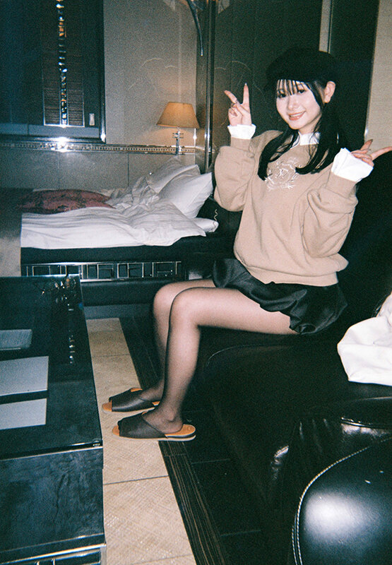 会社では大人しめな理系女子の静河さんにいきなりラブホデートに誘われ…初めからヤル気マンマンだったような小悪魔スマイルで何度も射精と中出しを求めてきた。 - サンプル画像 - 1