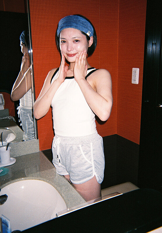 年上キラーのボーイッシュなバイトちゃん虹村ゆみに誘われて…彼氏にも見せたことのないフェラテクで何度もごっくんと中出しをしてくれた - サンプル画像 - 2