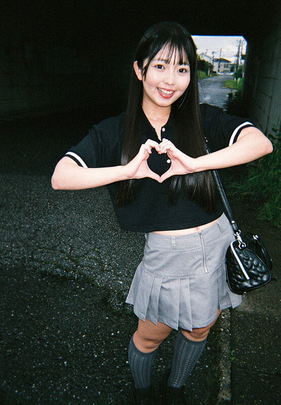 「精子が出るところも中に出されるところも感じたい…」パイパン美少女セフレ泉りおんと真正半外半中出しデート - サンプル画像 - 1