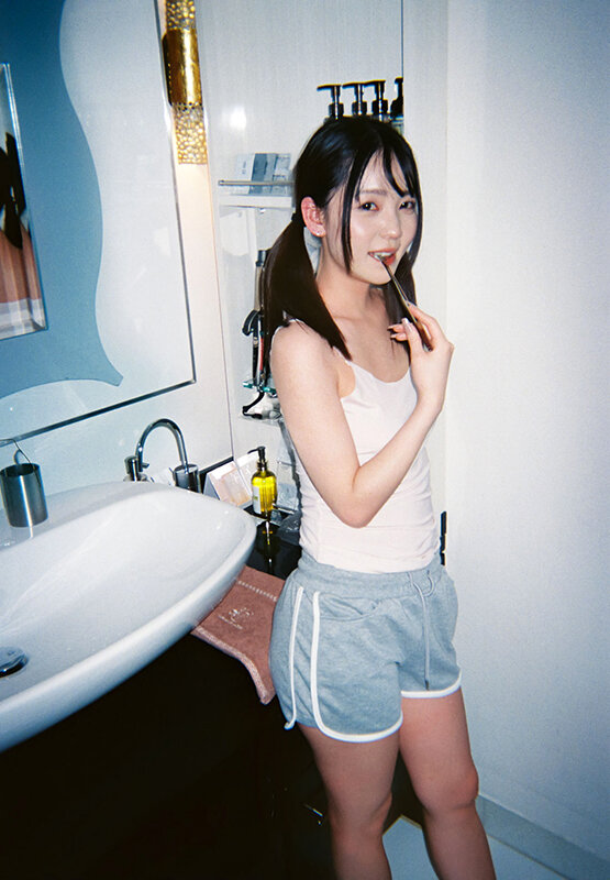 バイト仲間の後輩ちゃん美ノ嶋めぐりにドライブを誘われラブホに入り付き合いたて彼氏に変態と思われたくないから…と興味本位で初めての精飲をしたらザーメンの味に興奮し夜まで何度もゴックンと中出しをした - サンプル画像 - 3