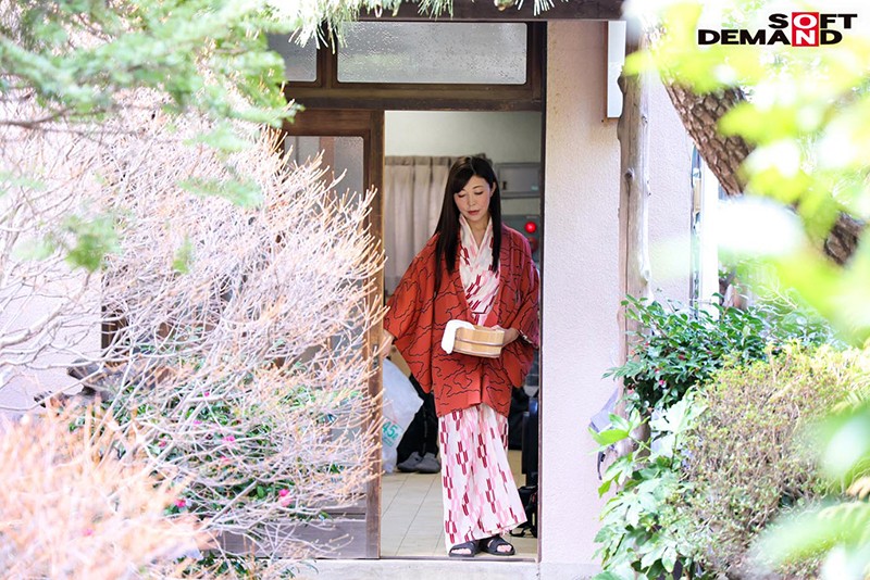 現役女社長が男達を引き連れて日帰り温泉旅行、20年ぶりの生中出しでセックス性欲解放3本番 成咲優美46歳 - サンプル画像 - 7