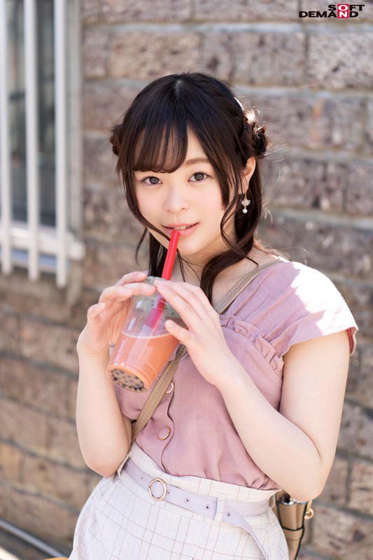 流行のタピオカ屋で働く可愛い声の女の子が密かに自慢の美巨乳Fカップおっぱいを見てもらいたくてAV Debut 相手が気持ちよくなってくれるご奉仕エッチが大好きで自分から騎乗位で腰を振ってくれる隠れエッチな君に惚れた！ 四葉さな - サンプル画像 - 11