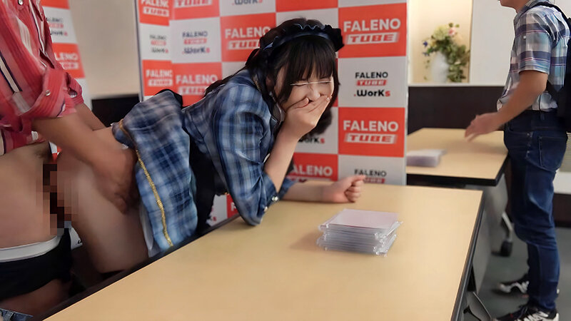 【アイドル握手会】購入特典は推し活現役アイドルへの生中出し！！マネージャーも公認！これが令和アイドルの実態！＜配信限定Vol.02＞ - サンプル画像 - 5