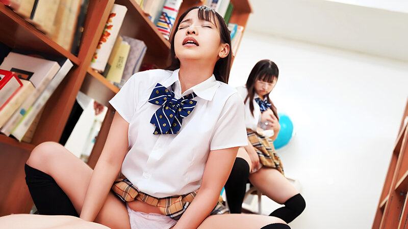 図書室で勉強してたら学校で有名なヤリマン美少女2人組に目をつけられて周りに気づかれない様にエッチしまくり！！「ほらぁベロキスしてやるから静かにしな…」「ほらぁどっちから行くんだよ？」どっちに挿れるかを選ばされて困っている僕はこっそりと性感帯をサイレント…2 - サンプル画像 - 14