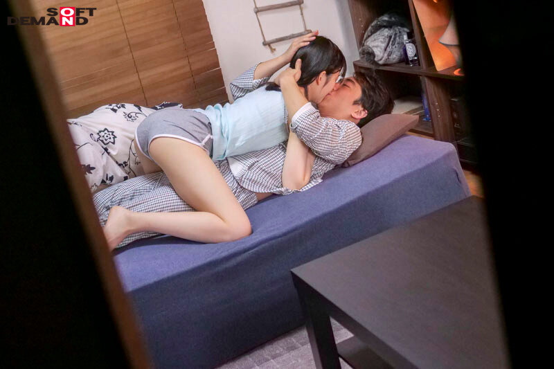 前回の撮影で処女喪失してから1ヶ月「セックスで気持ち良くなってみたい」と再出演！緊張しっぱなしの初デートに密着！リラックスできるよう2人きりにしてみたらいちゃいちゃエッチにハマっちゃったみたいです 小森はるき（21） - サンプル画像 - 14
