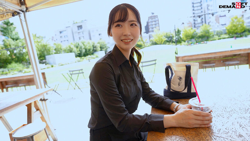 【初撮り】AV志願のカフェ店員 ハキハキした受け答えと柔和な笑顔 身長165cmスレンダーEカップボディ 玩具プレイとバックがお好みでソフトSMや複数プレイをやってみたい れいみちゃん 25歳 長谷川れいみ - サンプル画像 - 4