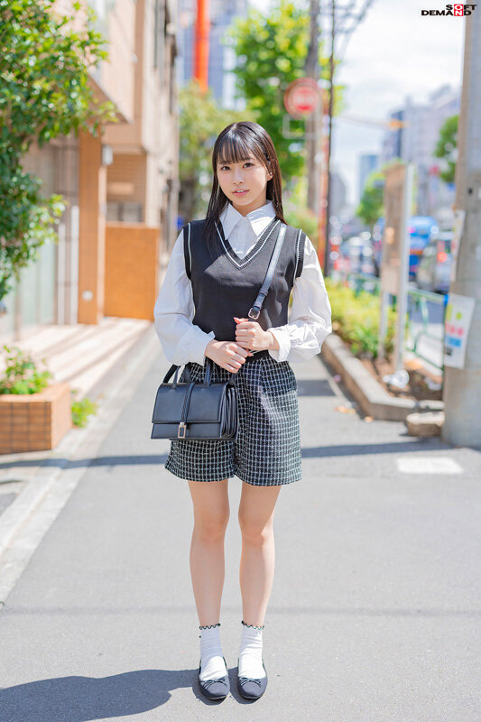 【初撮り】エロくびれ尻な関西弁ダンス講師 ヤバすぎる腰振り騎乗位...清楚に見えてチ〇ポ挿入で肉食系に変貌するスタイル抜群なスレンダー美女 軟体を活かしたくねくね腰使いドスケベセックスでドS女子がイキ乱れる めあ・21歳 天美めあ - サンプル画像 - 2