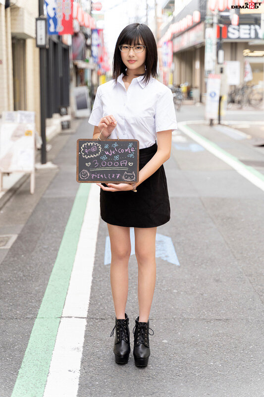 【初撮り】 AV志願のガールズバースタッフと出勤前に 162cm スレンダーボディとちっぱいBカップ 切れ長な瞳の彼女はひとたびメガネを外すと驚くほどの美少女だった！！おしゃべり好きで甘えん坊な彼女は断然ナカイキ派 ふみか・ 20歳【圧倒的4K映像でヌク！】 門脇ふみか - サンプル画像 - 2