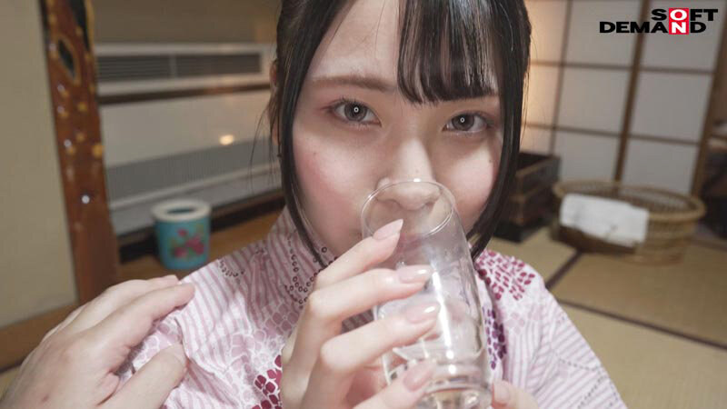 【おじさんチ〇ポ沼にハマる 】 肉食地味っ子 JD が彼氏に内緒で絶倫おじと1泊6射！こっそりコスプレ中出し温泉旅行！ ゆな 21 歳 由奈 - サンプル画像 - 17