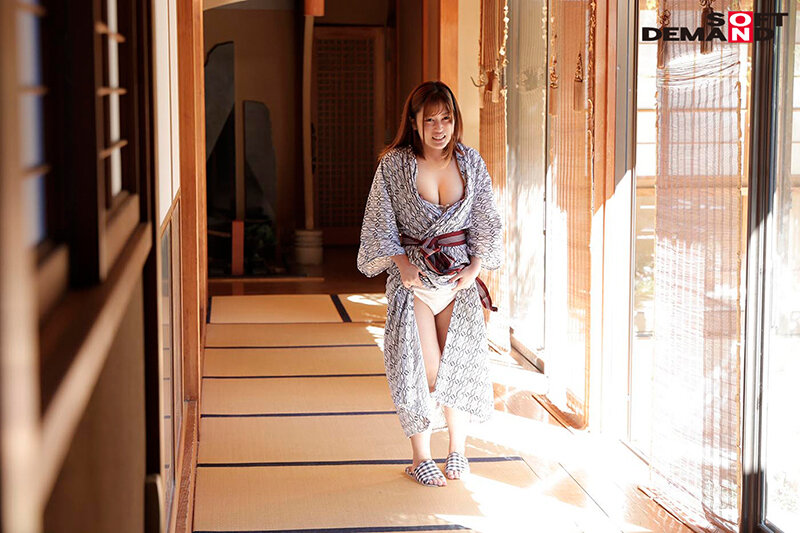 AV出演以来、SEXの快感を知ってしまった素人女子に30日間の禁欲命令！ムレムレに仕上がった状態で行くもぎたて卒業温泉旅行！ 宮市怜奈 - サンプル画像 - 2
