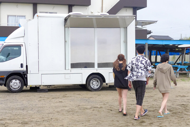 マジックミラー号×Materiall灼熱の夏！SEXonTheビーチを夢見る男たちを逆ナンパ＆連続中出しSEX4時間スペシャル - サンプル画像 - 8