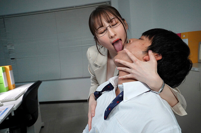 【神メガネ痴女】弊社のしごできOL末広さん実はキス魔で長舌でピストン中にベロキスホールド激しいからみんな中出ししてしまう 末広純 - サンプル画像 - 11
