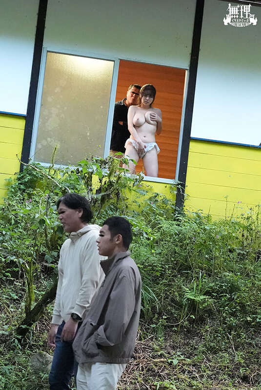 下着！半裸！そして全裸…バイト着を一枚ずつ剥ぎ取り凌●！退勤まで羞恥勤務を強要 して巨乳キャンプスタッフを完全ドM化 - サンプル画像 - 10
