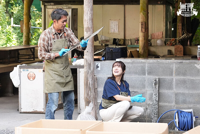 下着！半裸！そして全裸…バイト着を一枚ずつ剥ぎ取り凌●！退勤まで羞恥勤務を強要 して巨乳キャンプスタッフを完全ドM化 - サンプル画像 - 3